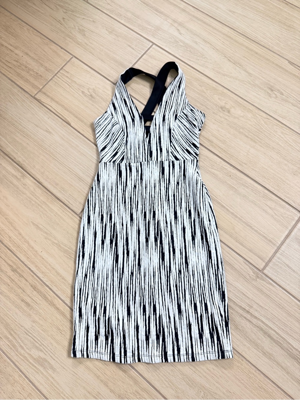 Olive Tree Black White Ikat V Neck Sheath Dress Small Stretch Bodycon Chic